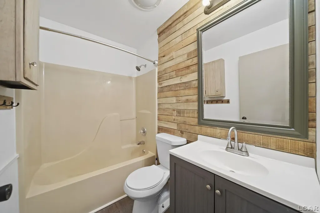 128 Irwin Street Brooklyn Village MI 49230
