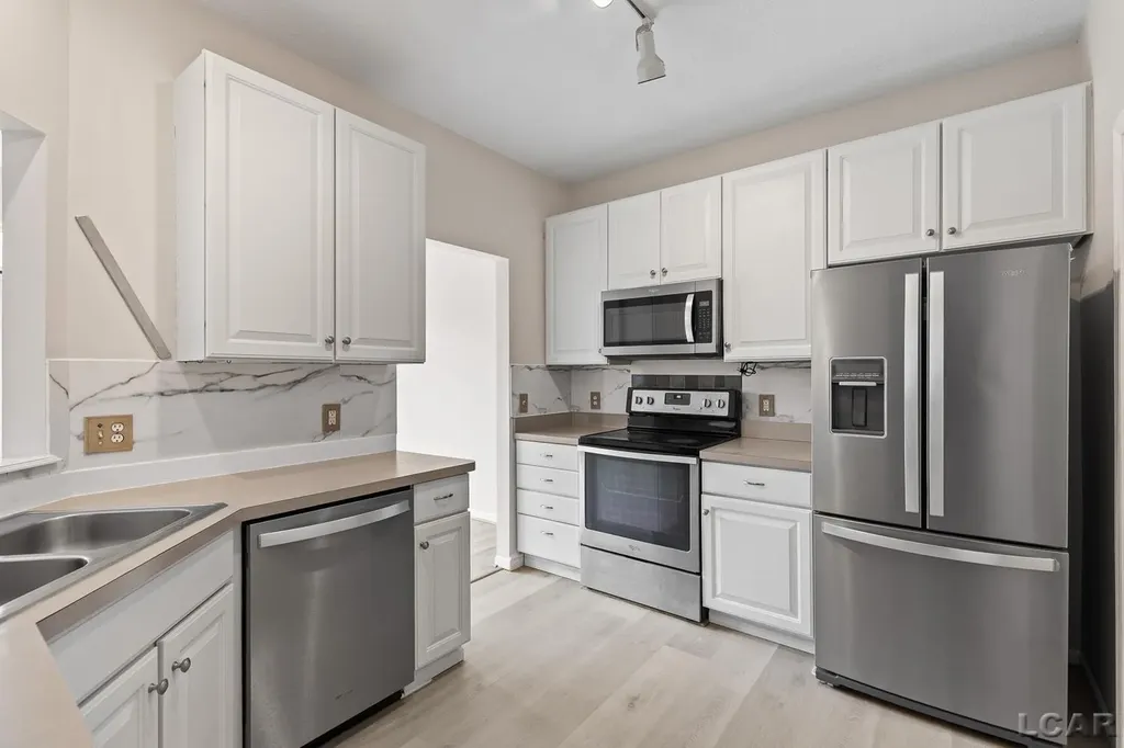 112 Burwyck Park Drive Saline City MI 48176