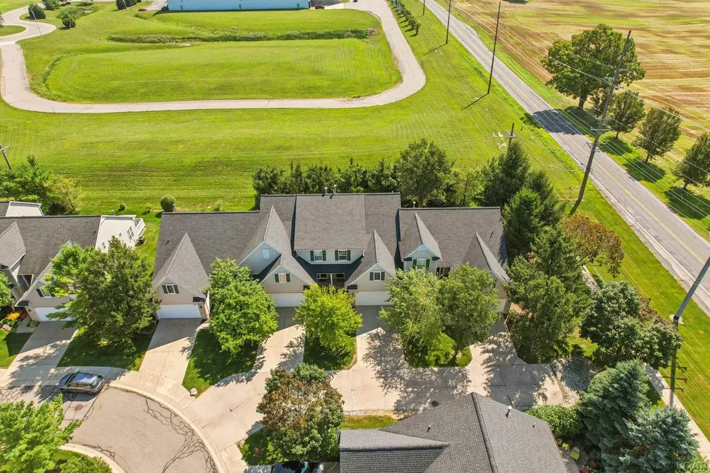112 Burwyck Park Drive Saline City MI 48176