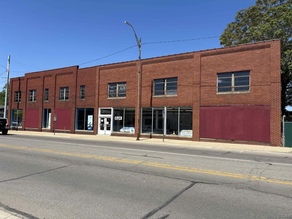 148 S Winter Street Adrian City MI 49221