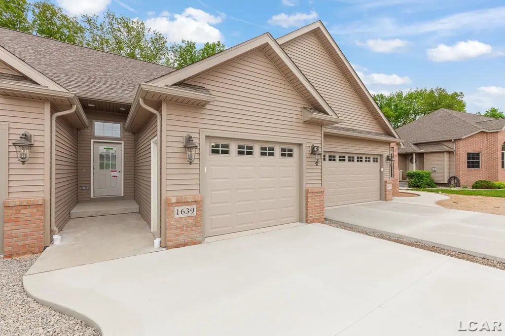 1639 Rivers Edge Court Madison Charter Township MI 49221