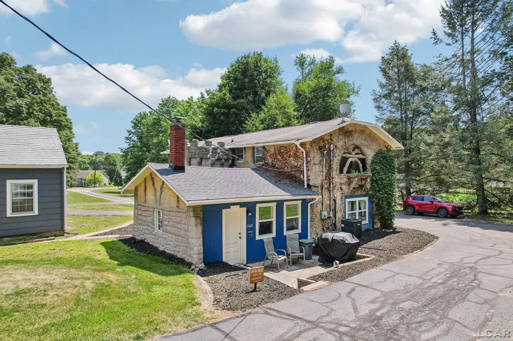 2550 Bent Oak Avenue Adrian Township MI 49221