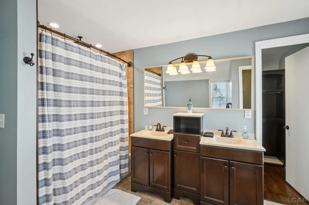 2550 Bent Oak Avenue Adrian Township MI 49221