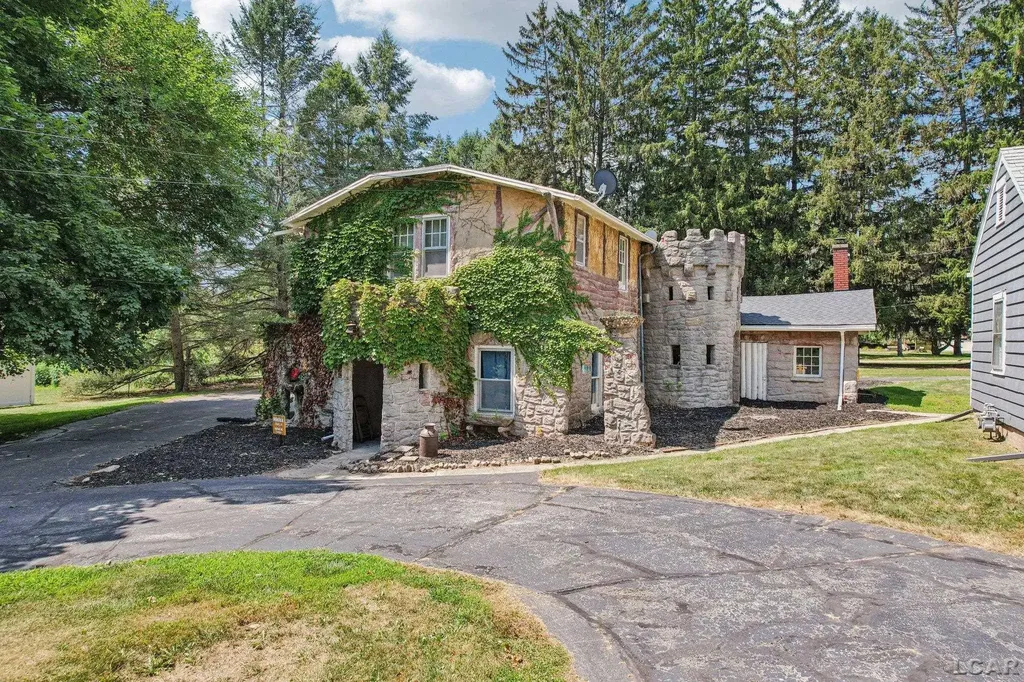 2550 Bent Oak Avenue Adrian Township MI 49221