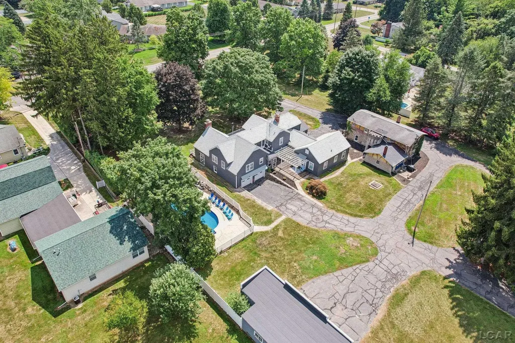 2550 Bent Oak Avenue Adrian Township MI 49221