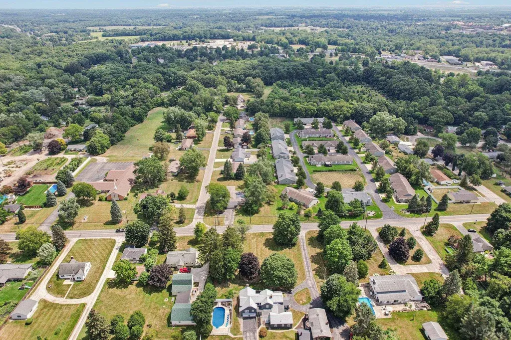 2550 Bent Oak Avenue Adrian Township MI 49221