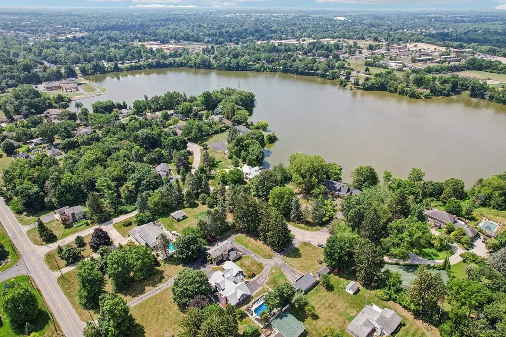 2550 Bent Oak Avenue Adrian Township MI 49221