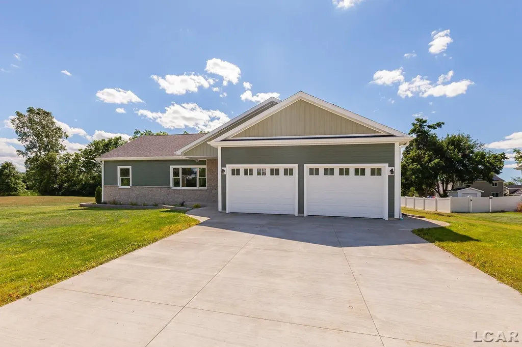 4173 Evergreen Road Adrian City MI 49221