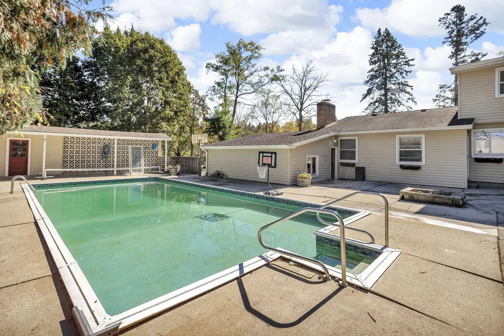 1678 W Kimmel Road Summit Township MI 49201