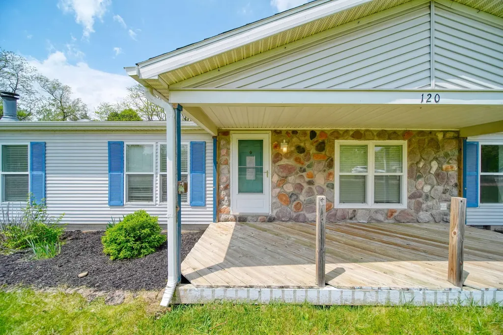 120 Kathy Lane Columbia Township MI 49230