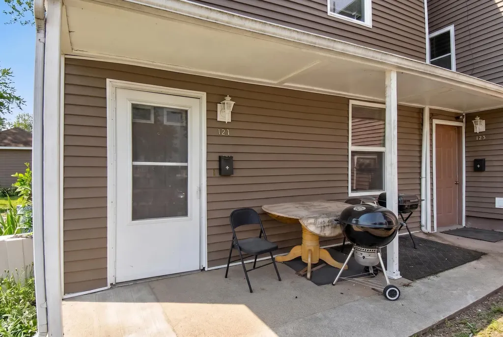 127 W Wilkins Street Jackson City MI 49203