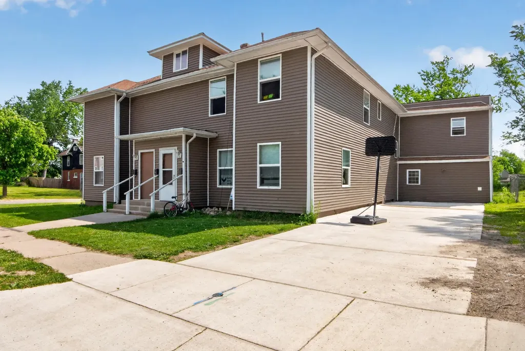 127 W Wilkins Street Jackson City MI 49203