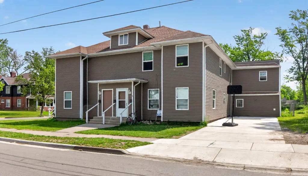 127 W Wilkins Street Jackson City MI 49203