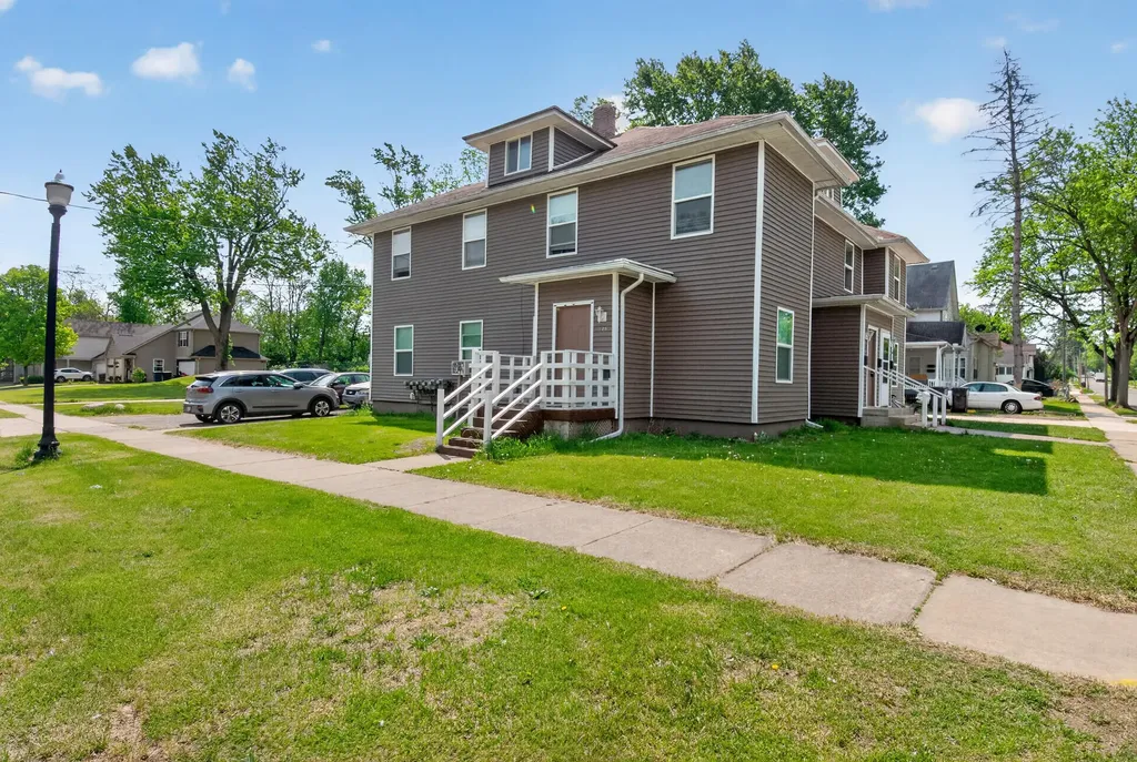 127 W Wilkins Street Jackson City MI 49203