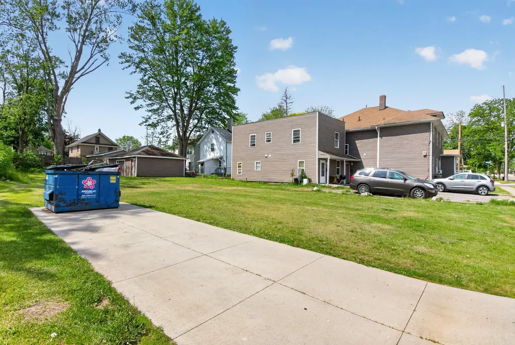 127 W Wilkins Street Jackson City MI 49203