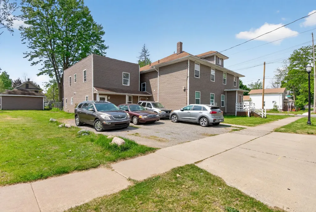 127 W Wilkins Street Jackson City MI 49203