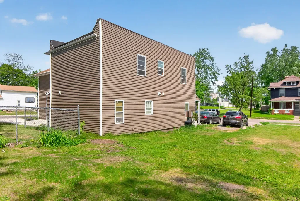 127 W Wilkins Street Jackson City MI 49203
