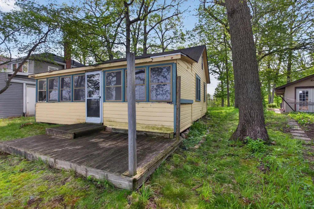 5036 Schrah Drive Waterloo Township MI 49259