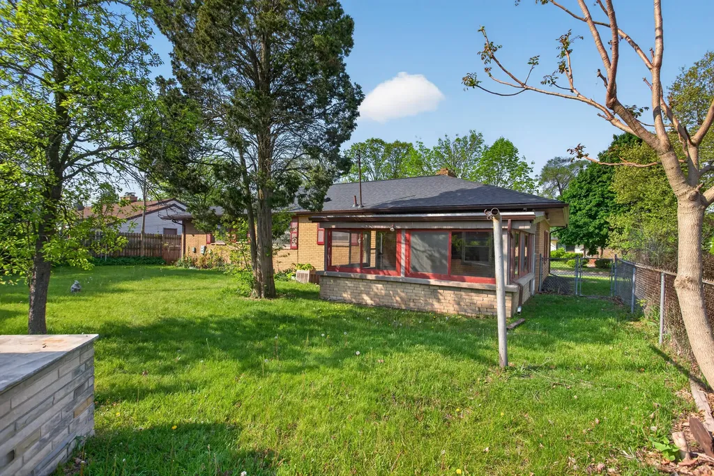 2136 Bruce Avenue Lansing City MI 48915