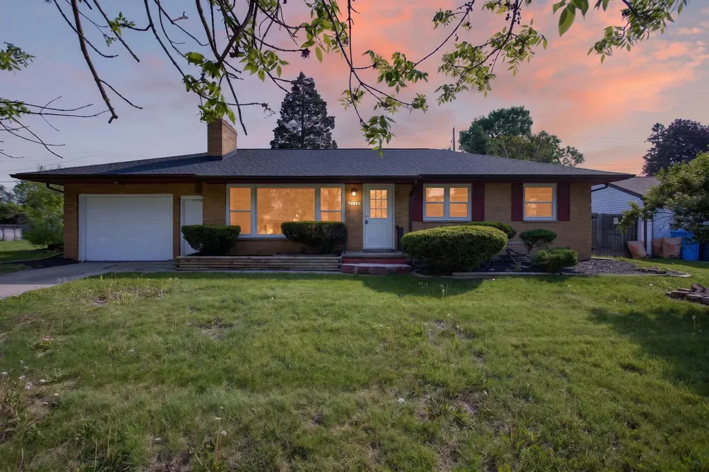 2136 Bruce Avenue Lansing City MI 48915