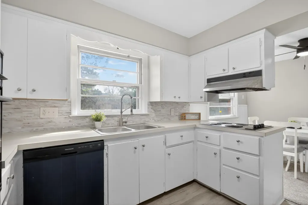 2136 Bruce Avenue Lansing City MI 48915