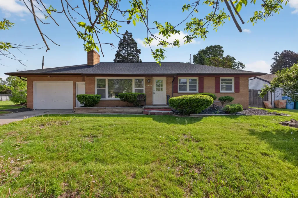 2136 Bruce Avenue Lansing City MI 48915
