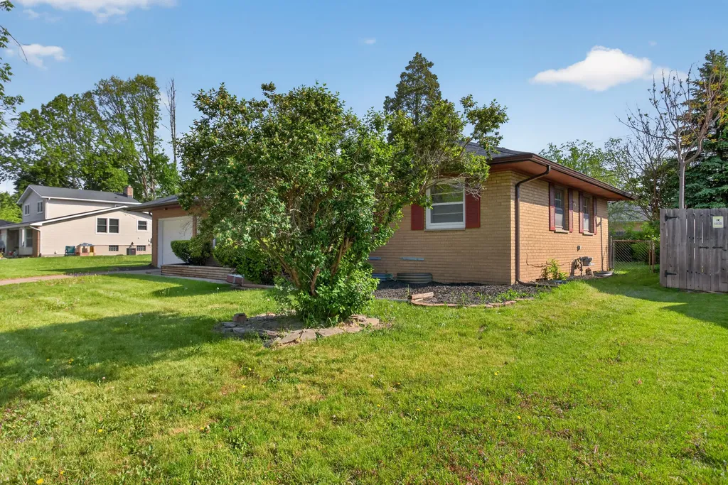 2136 Bruce Avenue Lansing City MI 48915