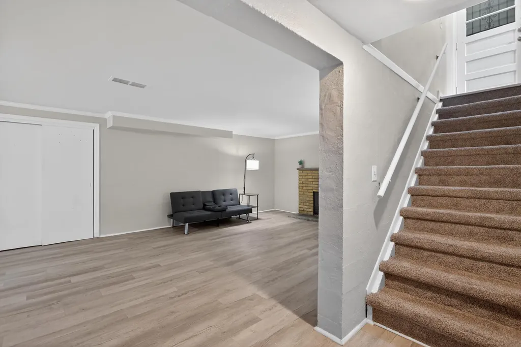 2136 Bruce Avenue Lansing City MI 48915