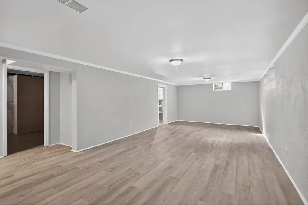 2136 Bruce Avenue Lansing City MI 48915
