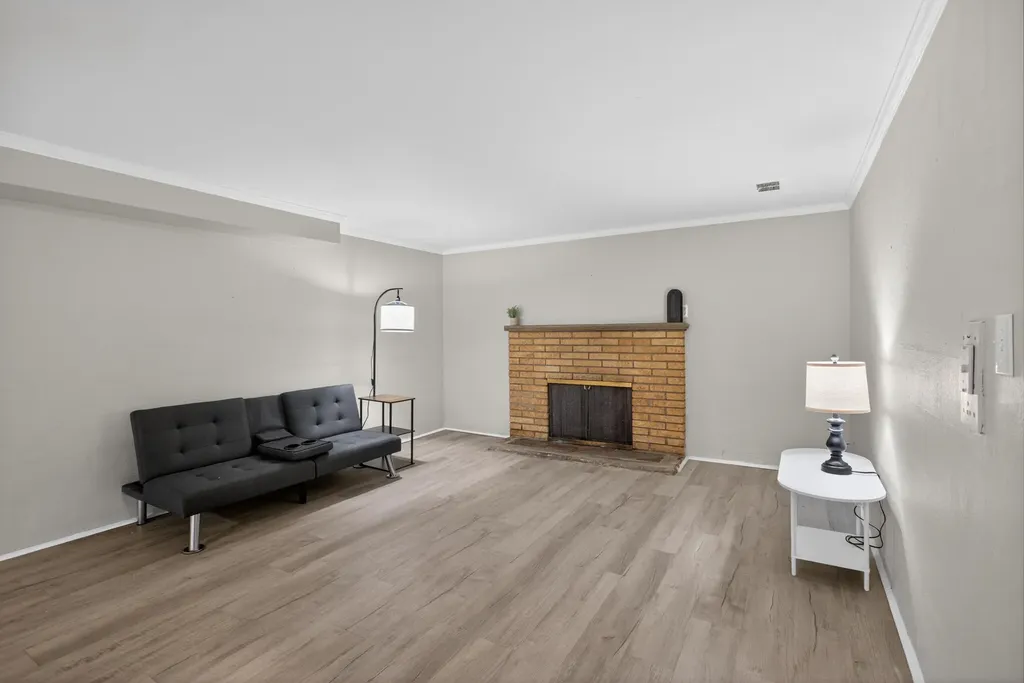 2136 Bruce Avenue Lansing City MI 48915