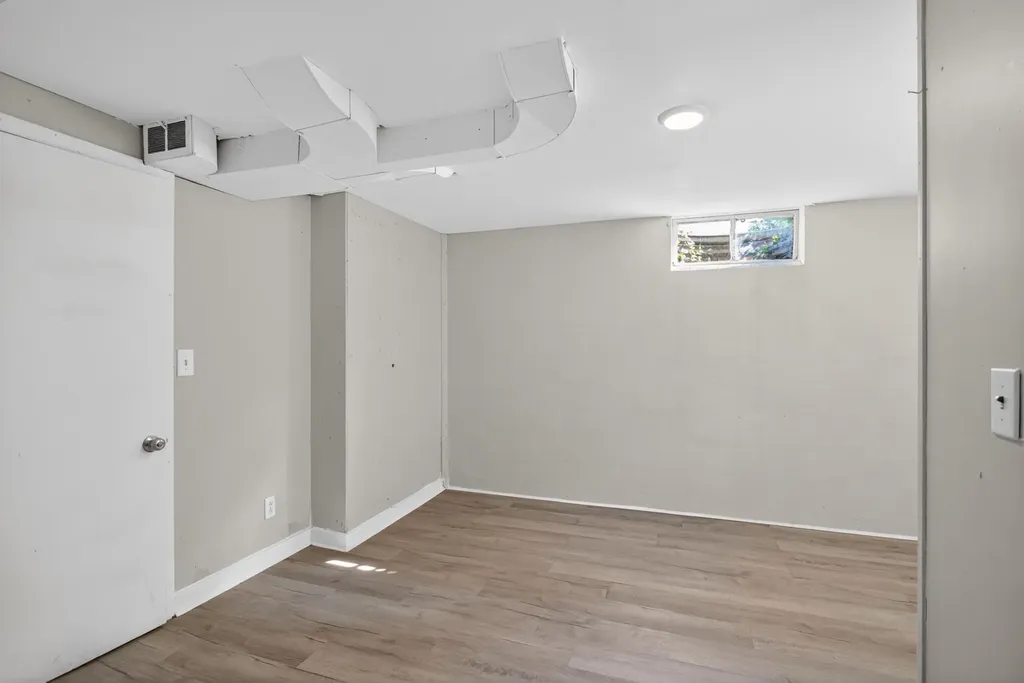 2136 Bruce Avenue Lansing City MI 48915