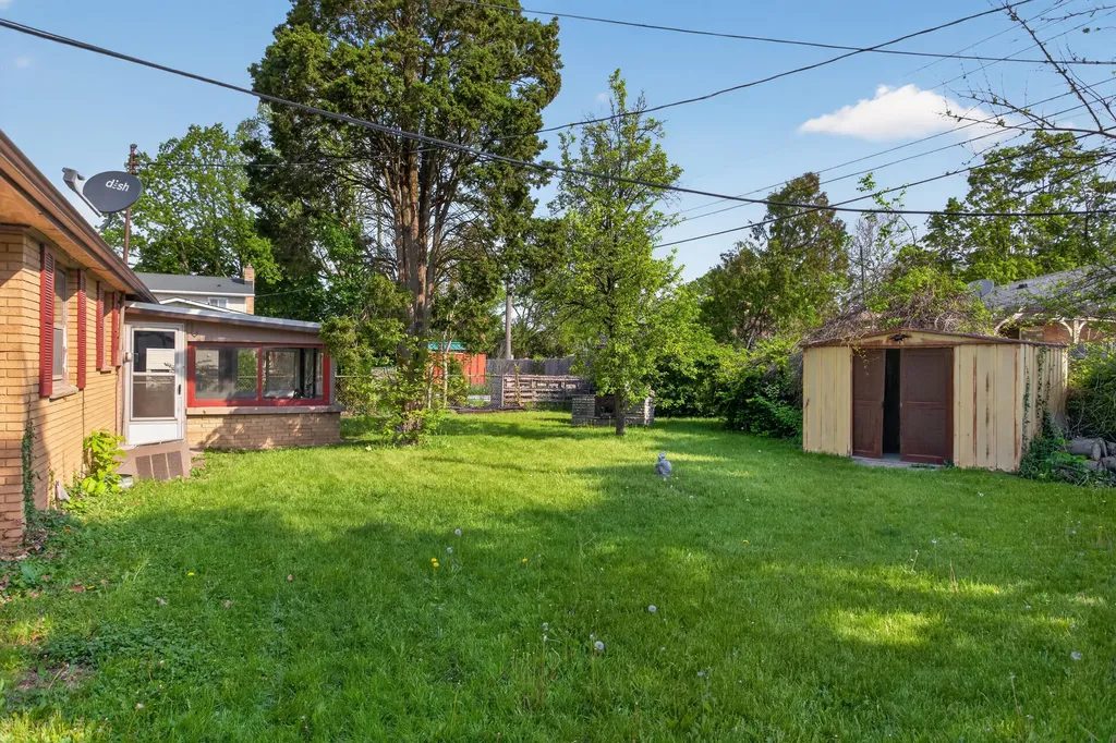 2136 Bruce Avenue Lansing City MI 48915
