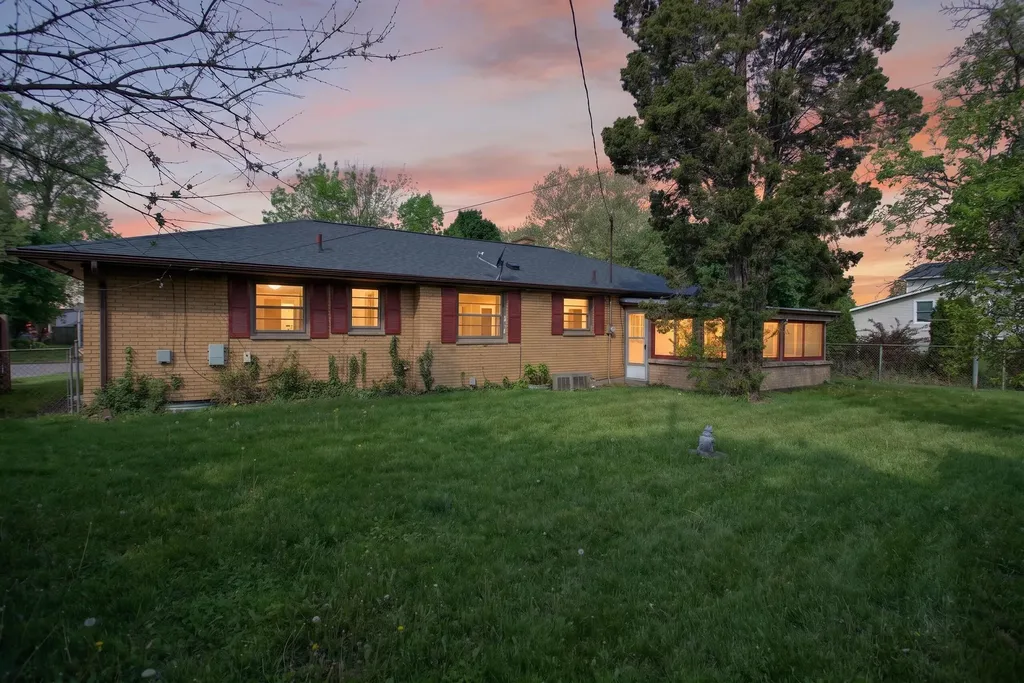 2136 Bruce Avenue Lansing City MI 48915