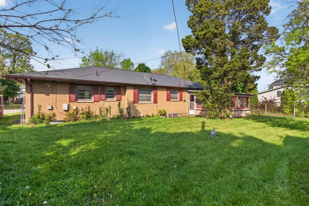 2136 Bruce Avenue Lansing City MI 48915