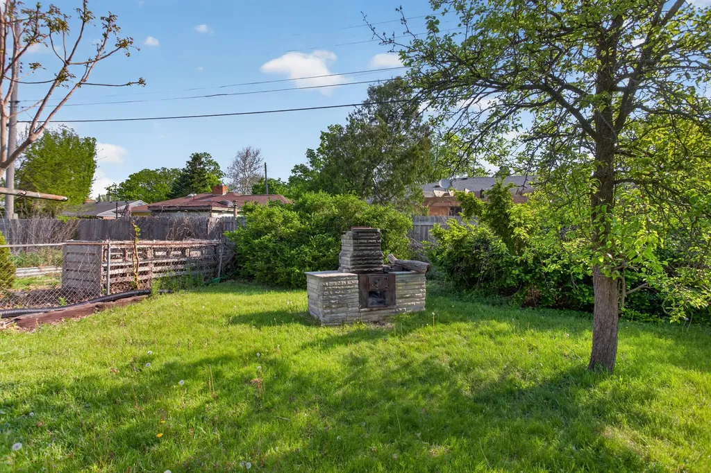2136 Bruce Avenue Lansing City MI 48915