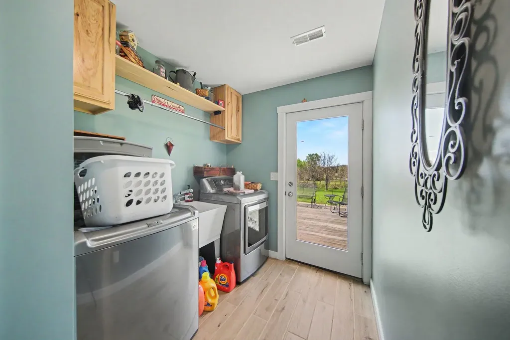 7572 Tucker Lane Leoni Township MI 49201