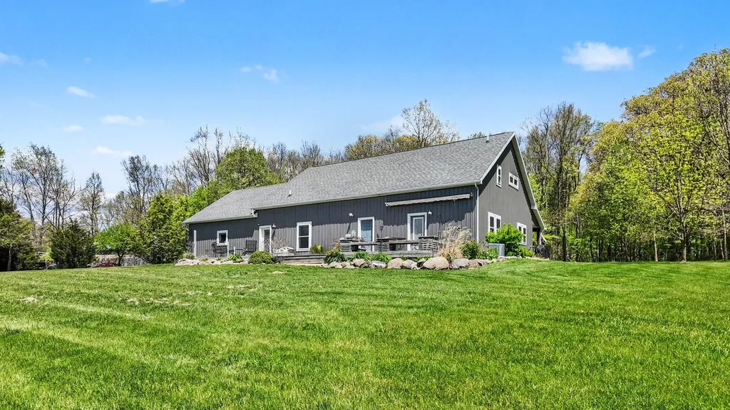 7572 Tucker Lane Leoni Township MI 49201