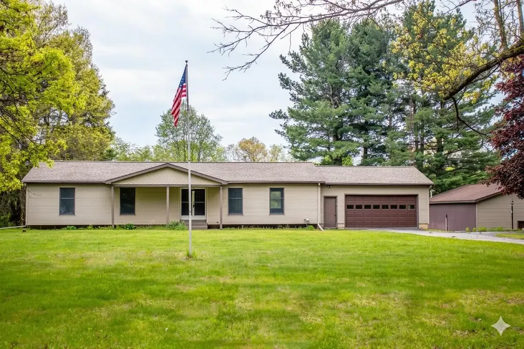3635 Perrine Rives Township MI 49277
