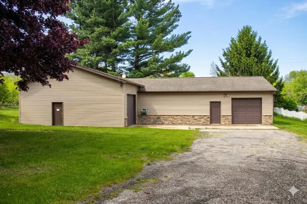 3635 Perrine Rives Township MI 49277