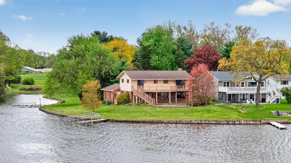 332 Riviera Drive Columbia Township MI 49230
