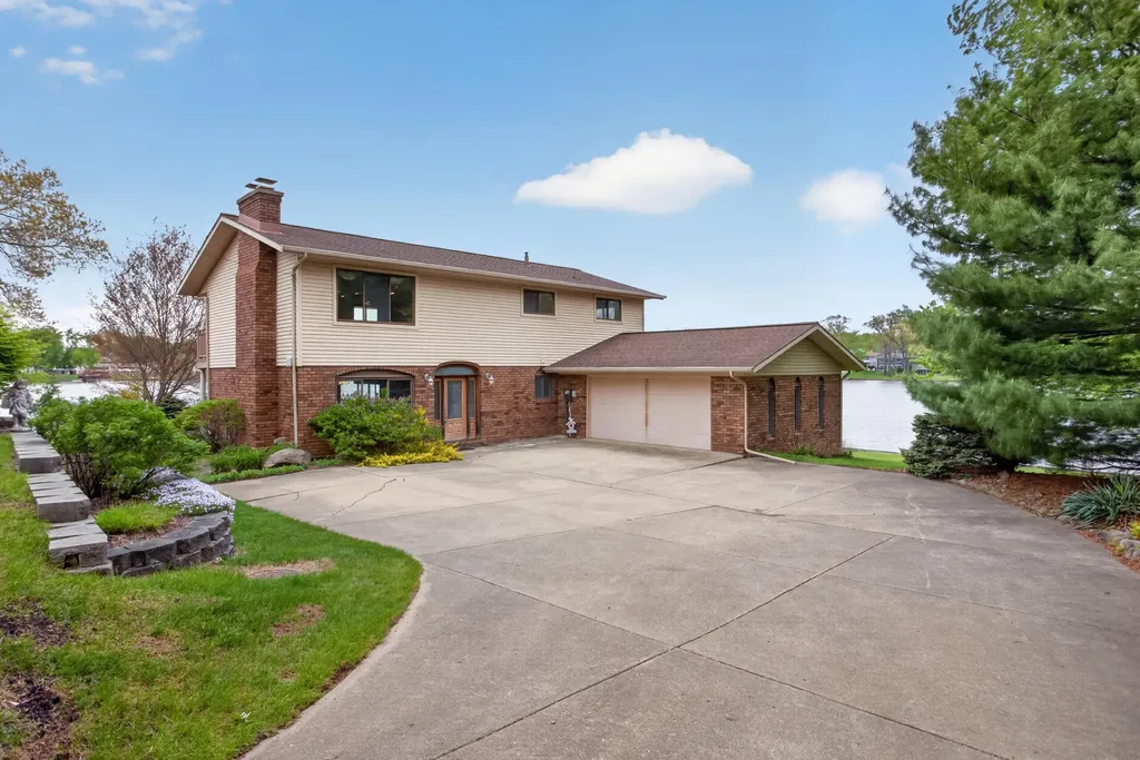 332 Riviera Drive Columbia Township MI 49230