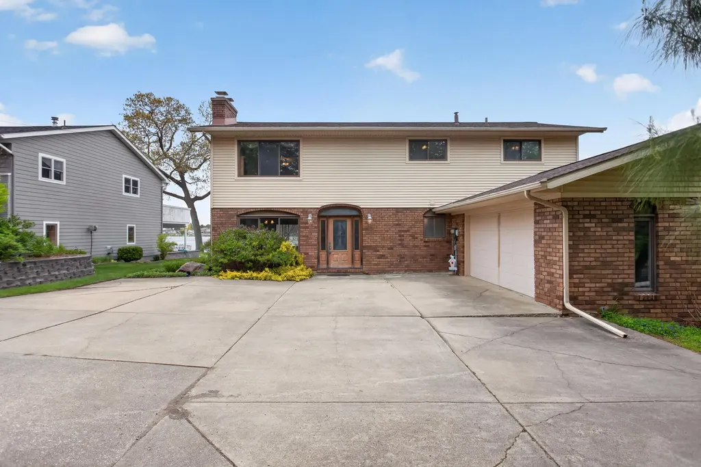 332 Riviera Drive Columbia Township MI 49230