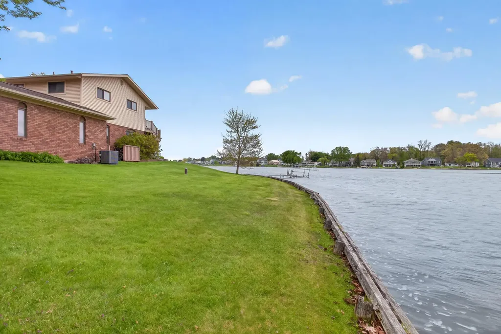 332 Riviera Drive Columbia Township MI 49230