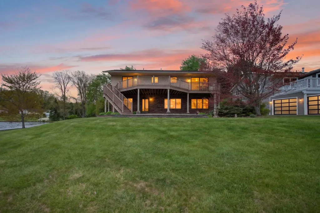 332 Riviera Drive Columbia Township MI 49230