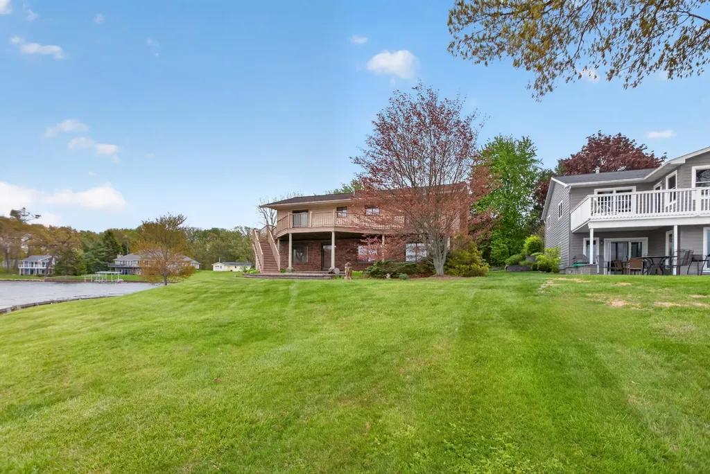332 Riviera Drive Columbia Township MI 49230