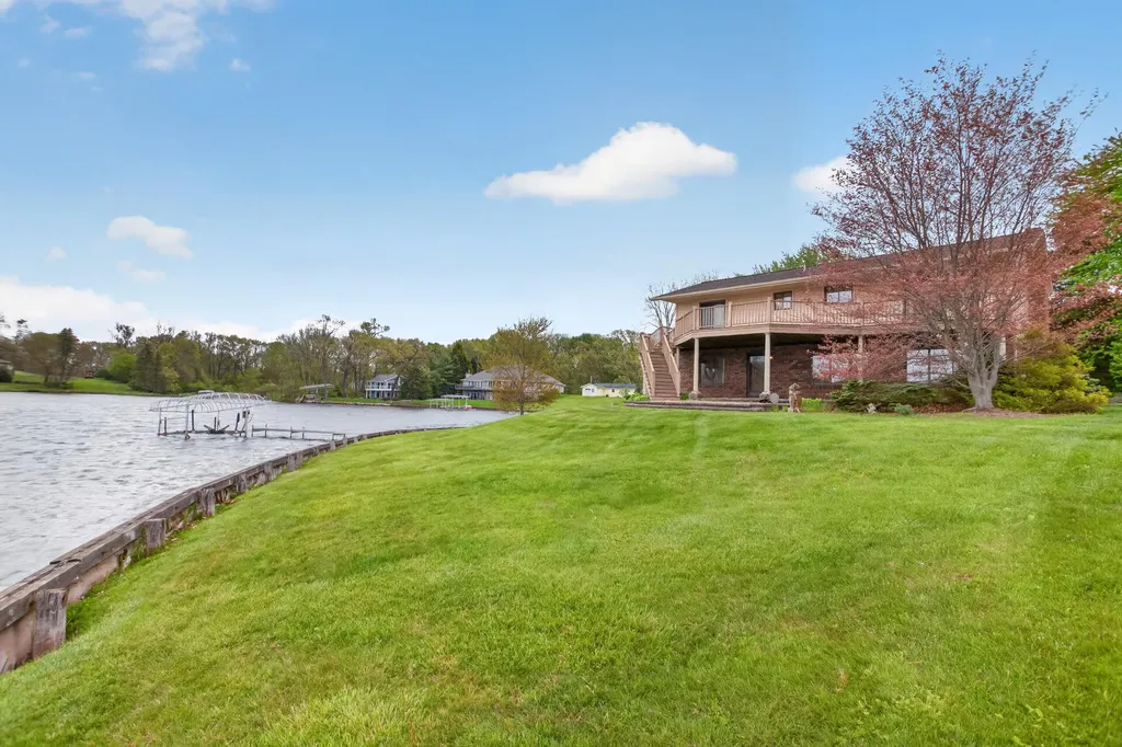 332 Riviera Drive Columbia Township MI 49230
