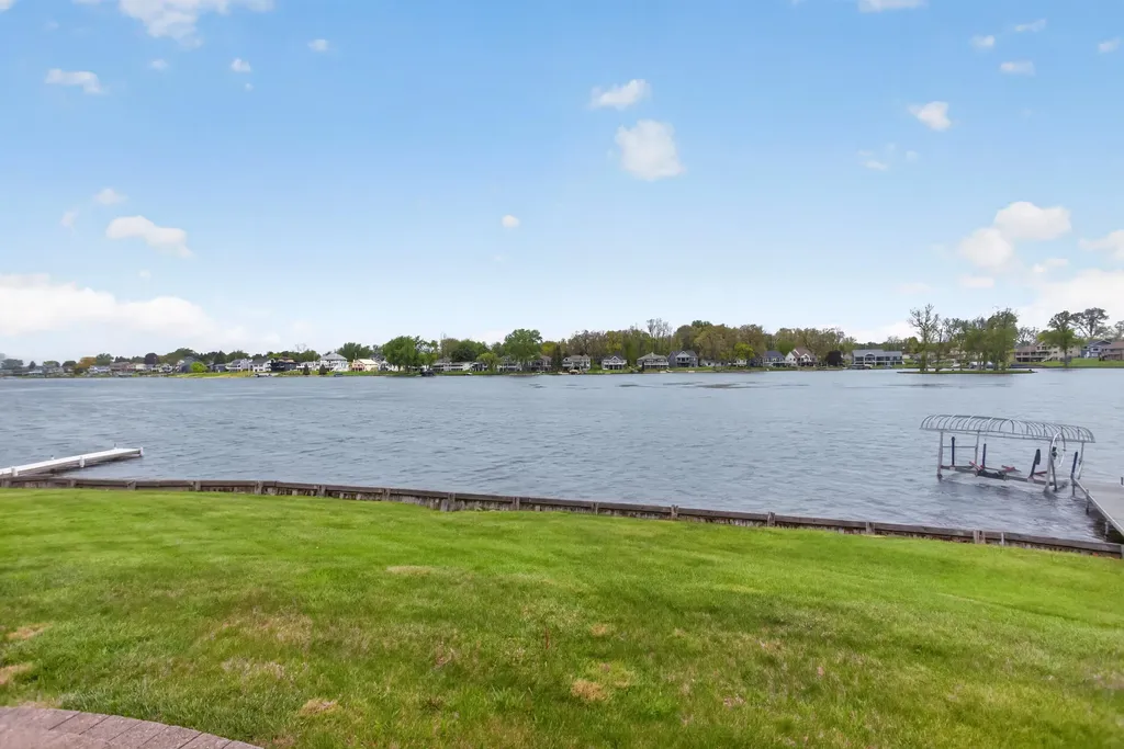 332 Riviera Drive Columbia Township MI 49230
