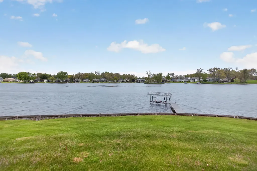332 Riviera Drive Columbia Township MI 49230