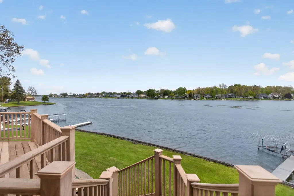 332 Riviera Drive Columbia Township MI 49230