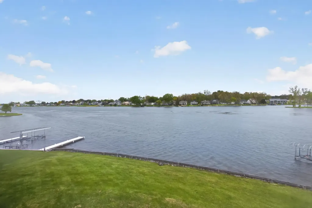 332 Riviera Drive Columbia Township MI 49230